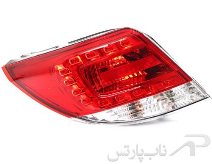 تصویر  چراغ خطر عقب با لامپ و LED روی گلگیر سمت چپ دنا معمولی برند مدرن