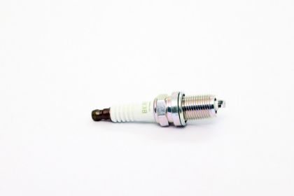 تصویر  شمع NGK اصل کد 6962 پایه کوتاه تک پلاتین موتور پیکان (چهار عددی) برند ان جی کی (NGK)